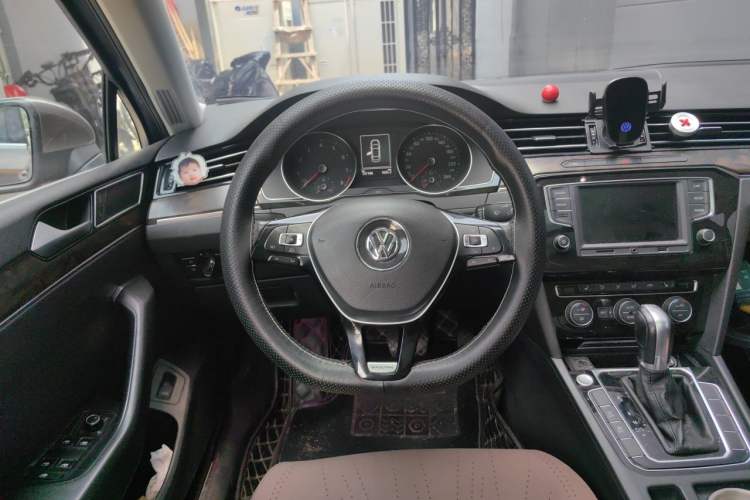 Used Volkswagen Magotan 2017 330TSI DSG Luxury Model Steering Wheel