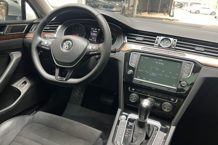 Used Volkswagen Magotan 2017 380TSI DSG Prestige Edition Steering Wheel