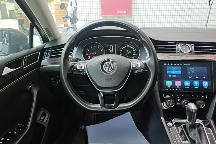 Used Volkswagen Magotan 2017 330TSI DSG Luxury Model Steering Wheel