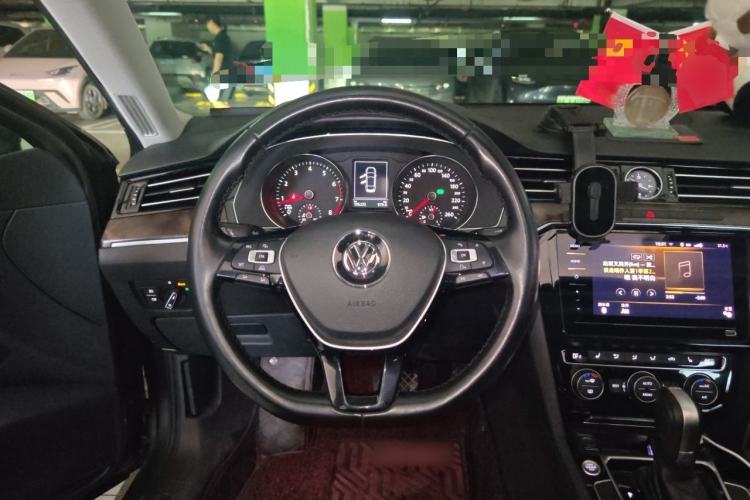 Used Volkswagen Magotan 2017 330TSI DSG Luxury Model Steering Wheel
