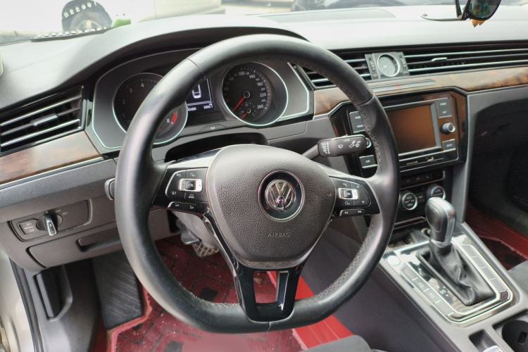 Used Volkswagen Magotan 2017 330TSI DSG Luxury Model Steering Wheel