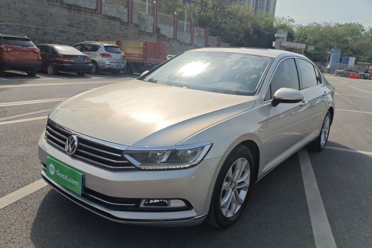 Used Volkswagen Magotan 2017 330TSI DSG Luxury Model Guazi used car, China used car export, Used car for sale, Used cars, Cheapest cars for sale