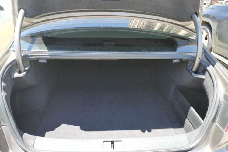 Used Volkswagen Magotan 2017 330TSI DSG Leading Model Trunk