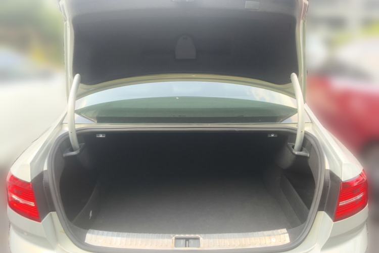 Used Volkswagen Magotan 2017 330TSI DSG Luxury Model Trunk