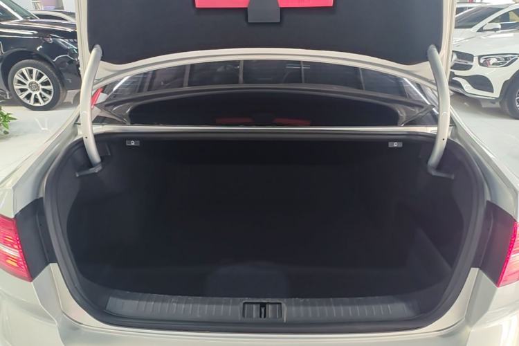 Used Volkswagen Magotan 2017 330TSI DSG Luxury Model Trunk