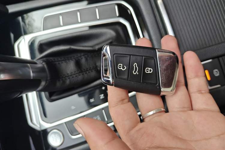 Used Volkswagen Magotan 2017 330TSI DSG Luxury Model Vehicle Key