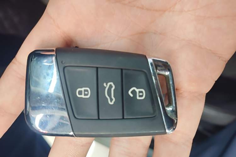 Used Volkswagen Magotan 2017 330TSI DSG Luxury Model Vehicle Key
