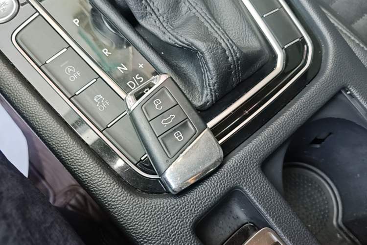 Used Volkswagen Magotan 2017 330TSI DSG Luxury Model Vehicle Key