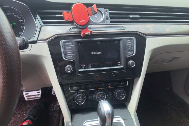 Used Volkswagen Magotan 2017 330TSI DSG Luxury Model Audio And AC Panel
