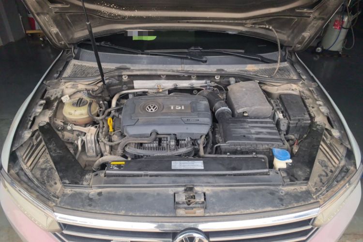 Used Volkswagen Magotan 2017 330TSI DSG Luxury Model Engine Bay