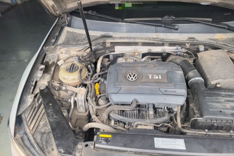 Used Volkswagen Magotan 2017 330TSI DSG Luxury Model Engine Bay Right