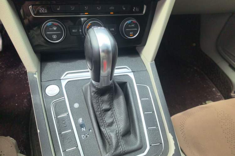 Used Volkswagen Magotan 2017 330TSI DSG Luxury Model Gear Lever