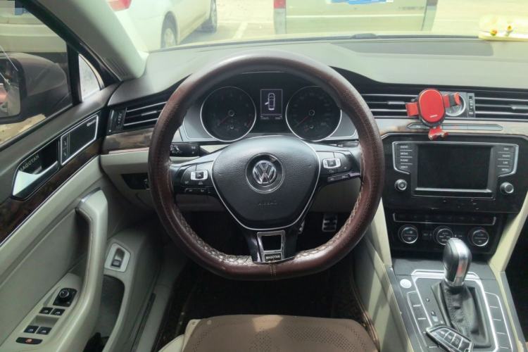 Used Volkswagen Magotan 2017 330TSI DSG Luxury Model Steering Wheel