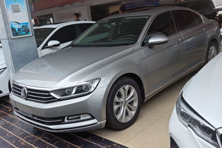 Used Volkswagen Magotan 2017 330TSI DSG Luxury Model Guazi used car, China used car export, Used car for sale, Used cars, Cheapest cars for sale