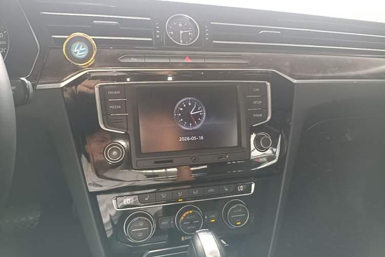 Used Volkswagen Magotan 2017 330TSI DSG Luxury Model Audio And AC Panel