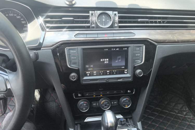 Used Volkswagen Magotan 2017 380TSI DSG Luxury Model Audio And AC Panel