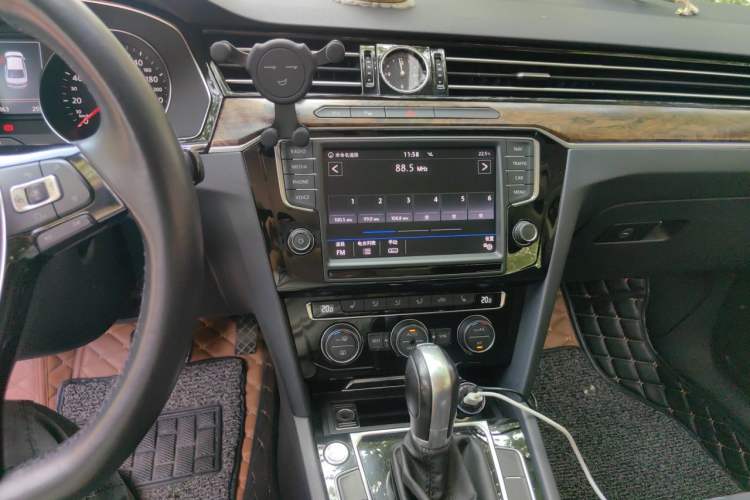 Used Volkswagen Magotan 2017 380TSI DSG Prestige Edition Audio And AC Panel