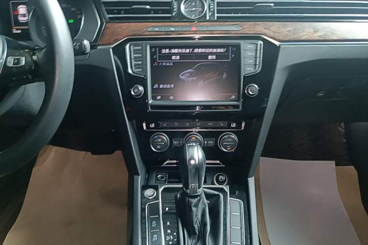 Used Volkswagen Magotan 2017 330TSI DSG Luxury Model Audio And AC Panel