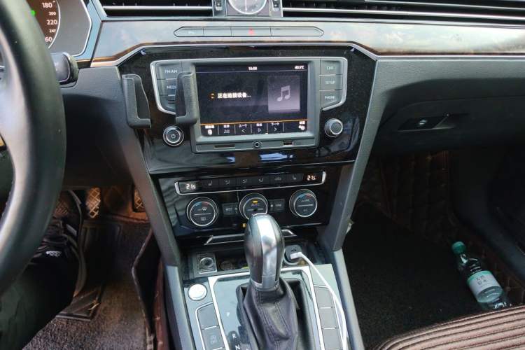 Used Volkswagen Magotan 2017 330TSI DSG Luxury Model Audio And AC Panel