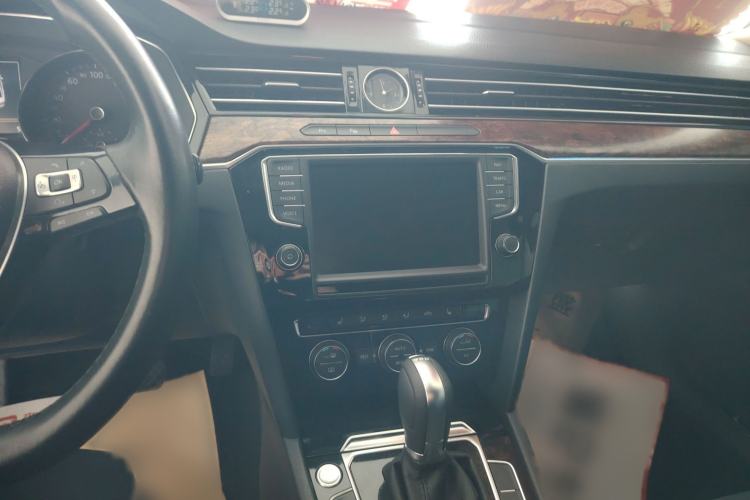 Used Volkswagen Magotan 2017 380TSI DSG Prestige Edition Audio And AC Panel