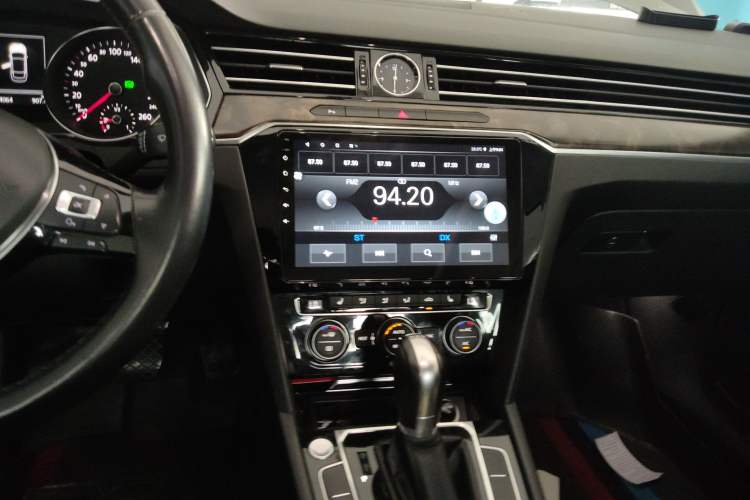 Used Volkswagen Magotan 2017 330TSI DSG Luxury Model Audio And AC Panel