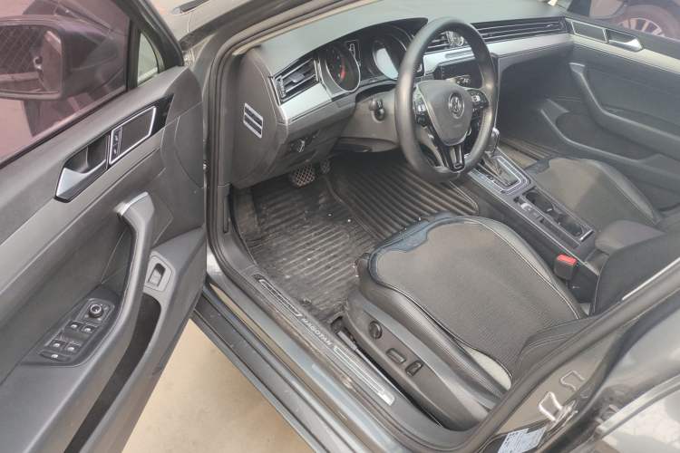 Used Volkswagen Magotan 2017 330TSI DSG Leading Model Driver Seat