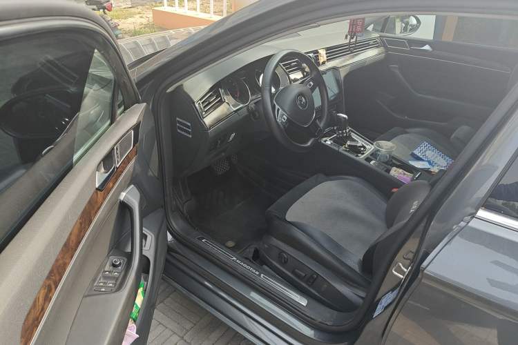 Used Volkswagen Magotan 2017 330TSI DSG Luxury Model Driver Seat
