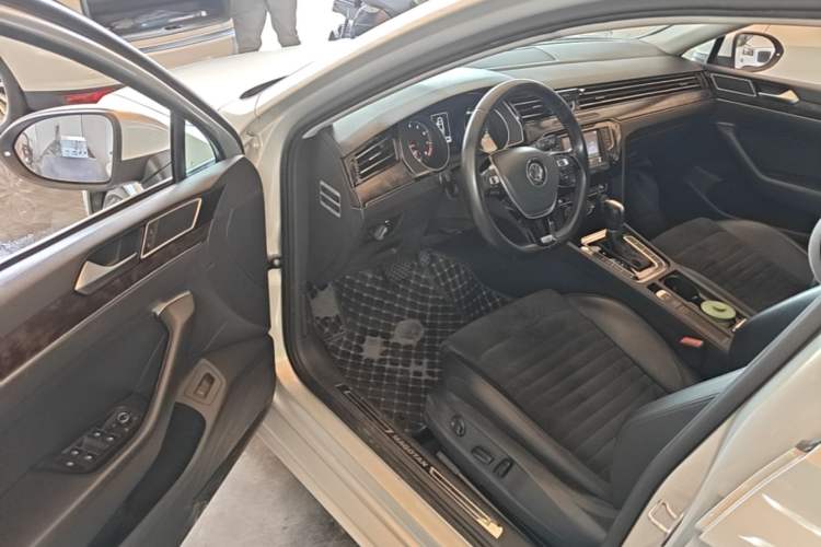 Used Volkswagen Magotan 2017 330TSI DSG Luxury Model Driver Seat