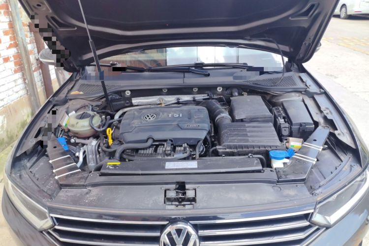 Used Volkswagen Magotan 2017 330TSI DSG Leading Model Engine Bay