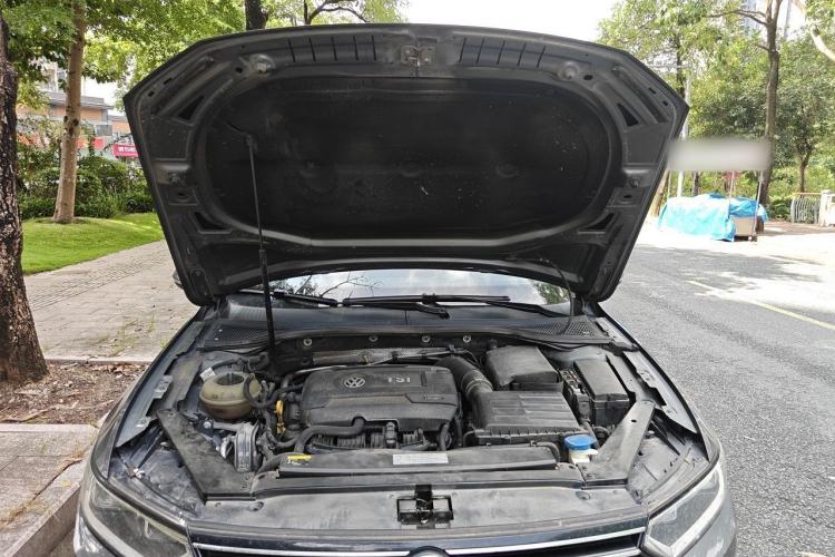 Used Volkswagen Magotan 2017 330TSI DSG Leading Model Engine Bay