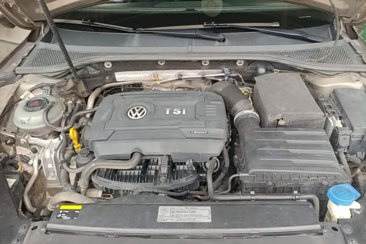Used Volkswagen Magotan 2017 330TSI DSG Luxury Model Engine Bay