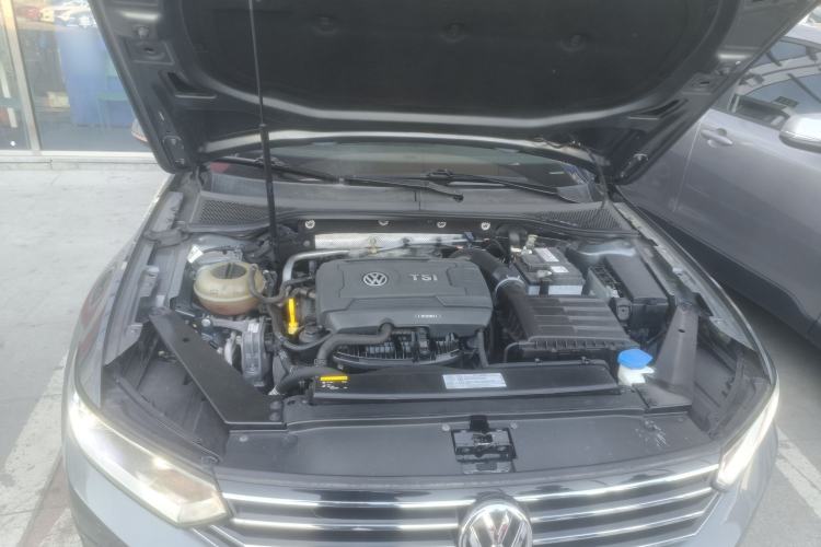 Used Volkswagen Magotan 2017 330TSI DSG Leading Model Engine Bay