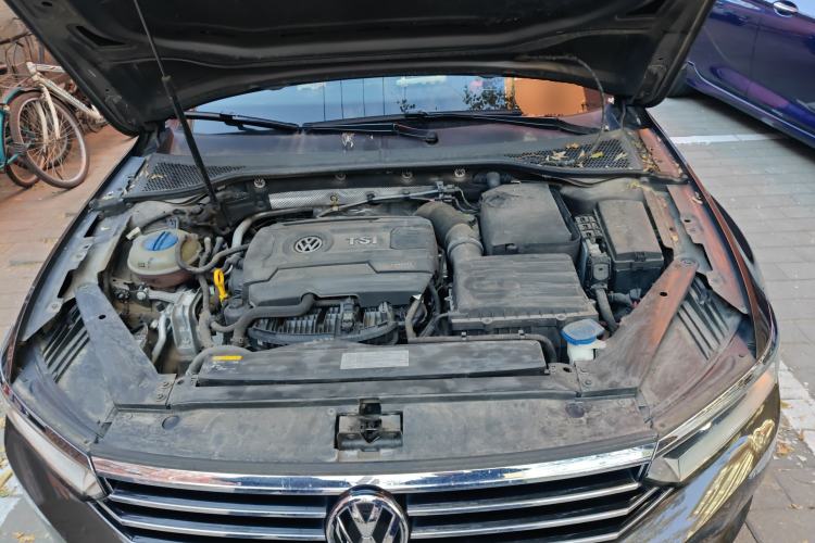 Used Volkswagen Magotan 2017 330TSI DSG Luxury Model Engine Bay