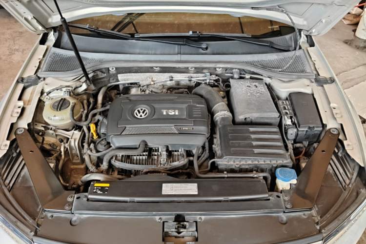 Used Volkswagen Magotan 2017 330TSI DSG Luxury Model Engine Bay
