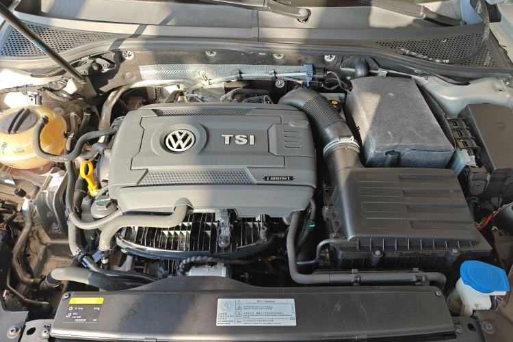 Used Volkswagen Magotan 2017 330TSI DSG Luxury Model Engine Bay