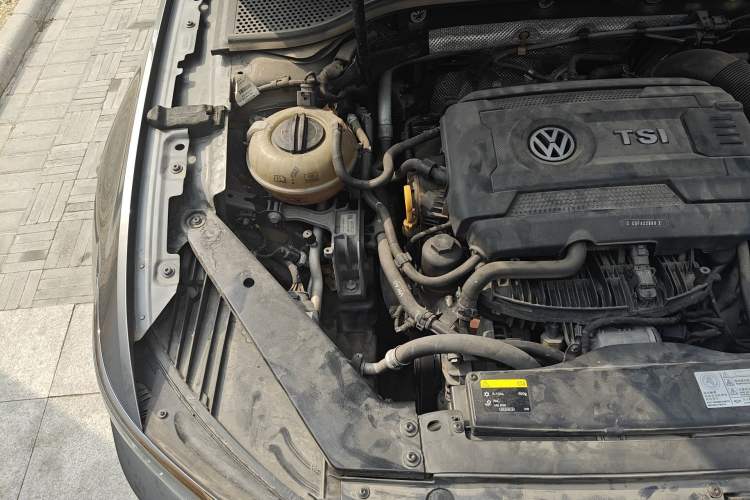 Used Volkswagen Magotan 2017 330TSI DSG Luxury Model Engine Bay Right