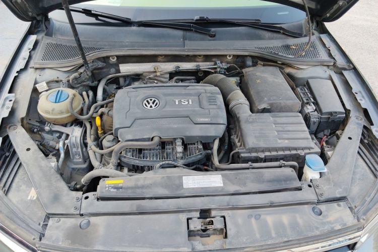 Used Volkswagen Magotan 2017 330TSI DSG Luxury Model Engine Bay