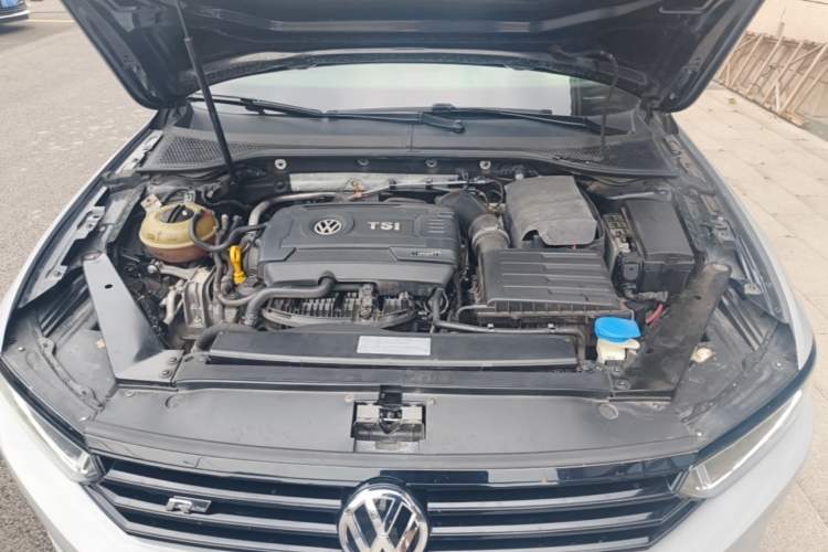 Used Volkswagen Magotan 2017 330TSI DSG Leading Model Engine Bay