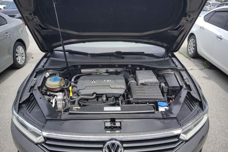 Used Volkswagen Magotan 2017 330TSI DSG Luxury Model Engine Bay