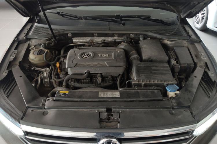 Used Volkswagen Magotan 2017 330TSI DSG Luxury Model Engine Bay