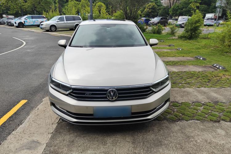 Used Volkswagen Magotan 2017 330TSI DSG Luxury Model Exterior 1