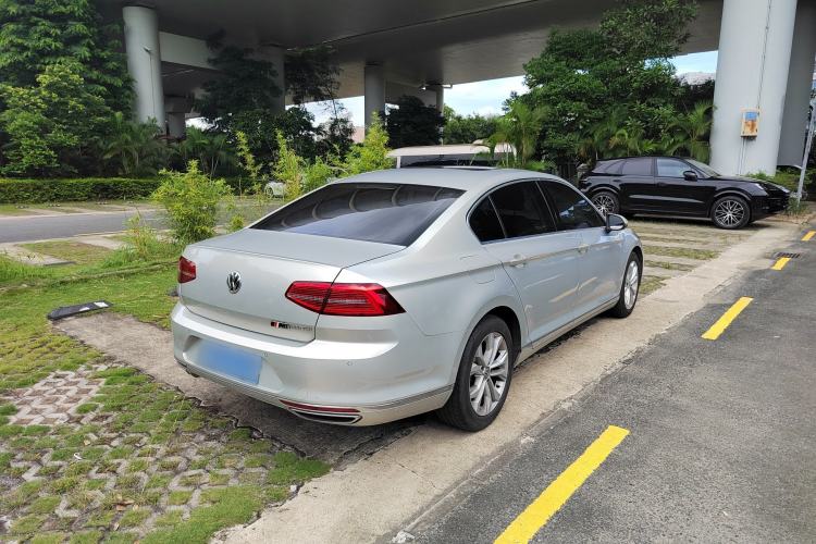 Used Volkswagen Magotan 2017 330TSI DSG Luxury Model Exterior 2