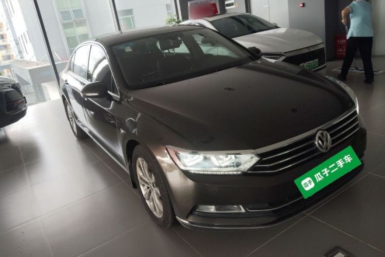 Used Volkswagen Magotan 2017 330TSI DSG Luxury Model Exterior 2