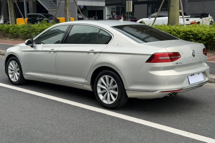 Used Volkswagen Magotan 2017 330TSI DSG Leading Model Exterior 4