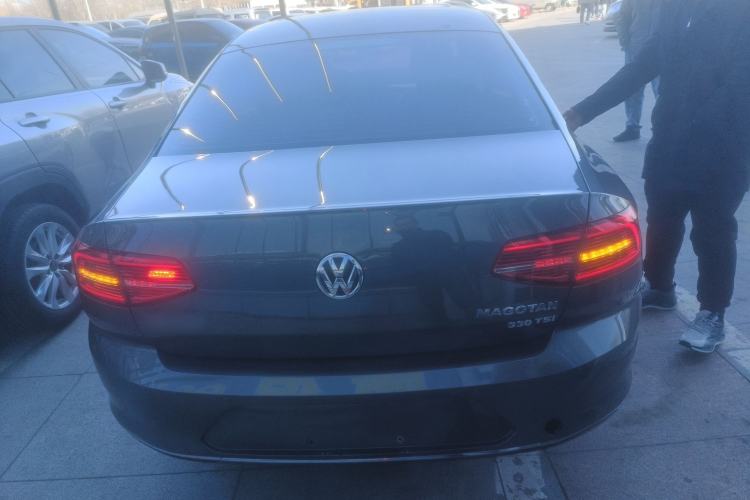 Used Volkswagen Magotan 2017 330TSI DSG Leading Model Exterior 4