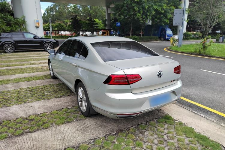 Used Volkswagen Magotan 2017 330TSI DSG Luxury Model Exterior 4