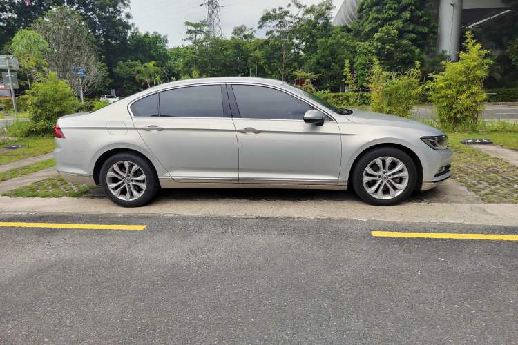 Used Volkswagen Magotan 2017 330TSI DSG Luxury Model Exterior 5