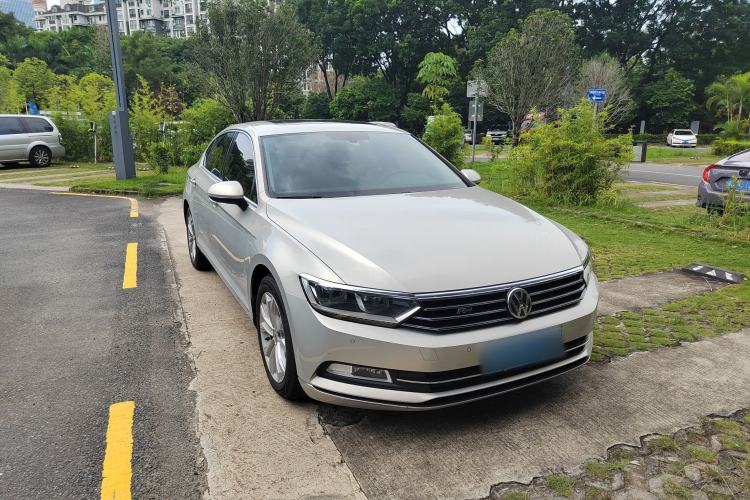 Used Volkswagen Magotan 2017 330TSI DSG Luxury Model Exterior 6