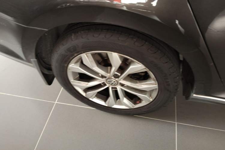 Used Volkswagen Magotan 2017 330TSI DSG Luxury Model Exterior 8