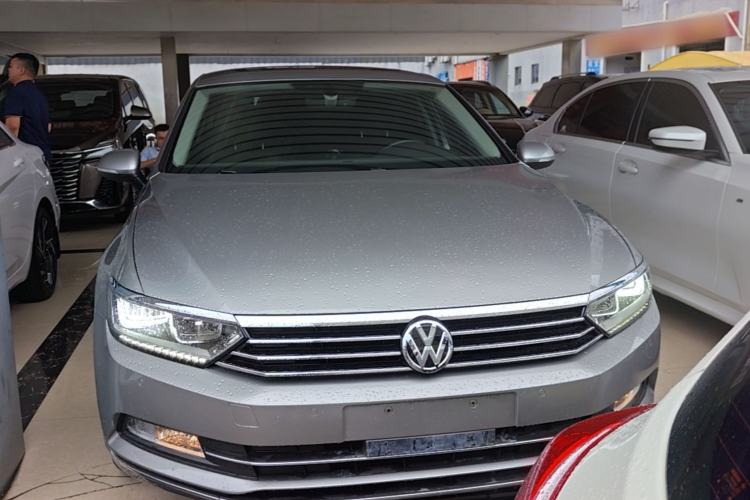 Used Volkswagen Magotan 2017 330TSI DSG Luxury Model Front